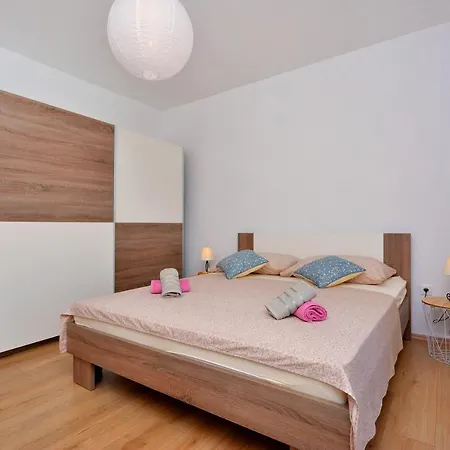 Wild Rose Apartment