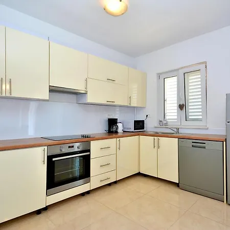Wild Rose Apartment