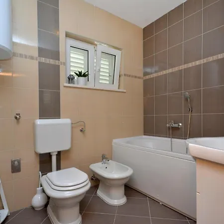 Wild Rose Apartment *