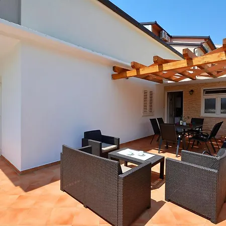 Wild Rose Apartment *