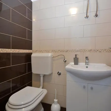 Wild Rose Apartment